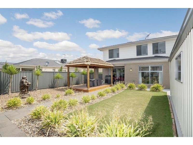 114 East Lakes Boulevard, Lara VIC 3212