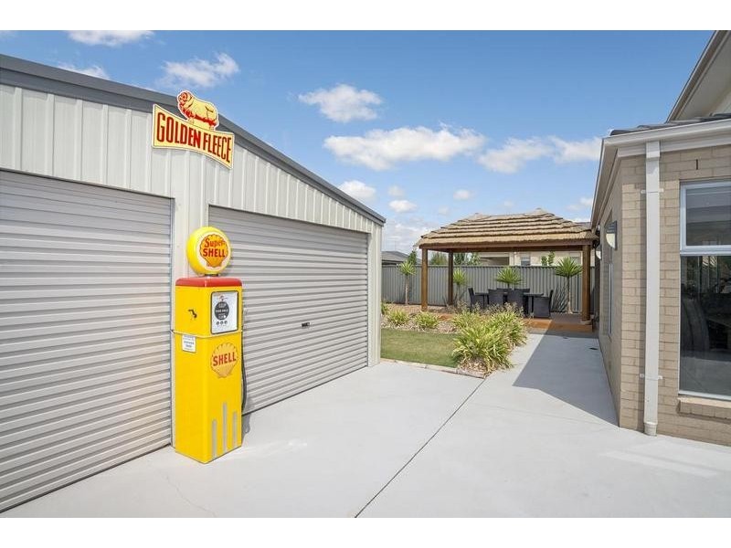 114 East Lakes Boulevard, Lara VIC 3212