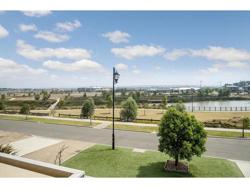 114 East Lakes Boulevard, Lara VIC 3212