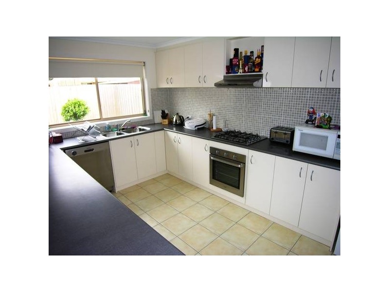 2/104 McClelland Avenue, Lara VIC 3212