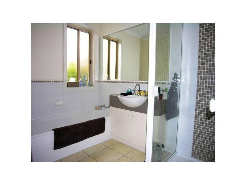 2/104 McClelland Avenue, Lara VIC 3212