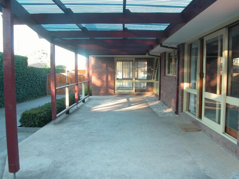 17 Cameron Crescent, Lara VIC 3212