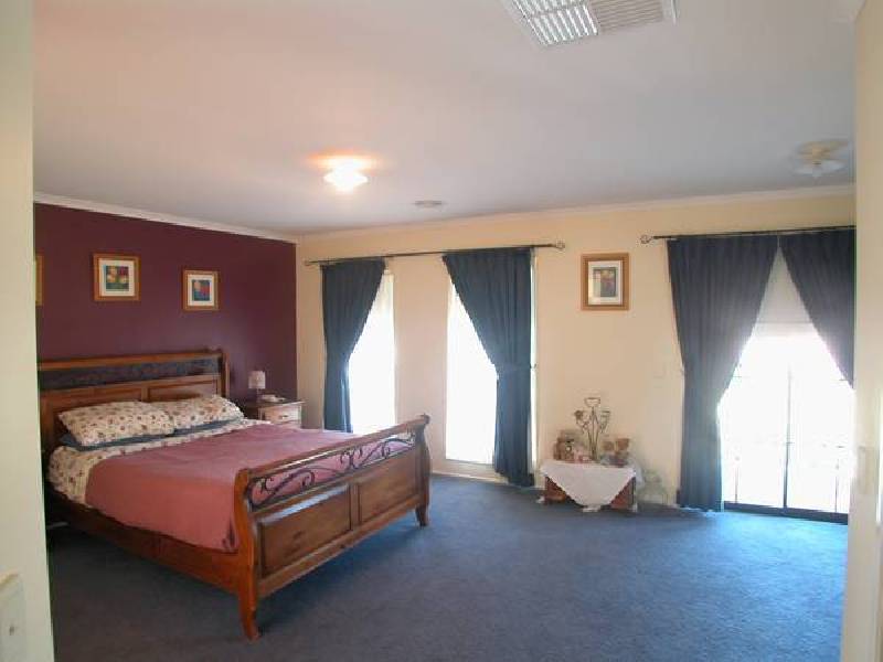81 Blackbird Circuit, Lara VIC 3212