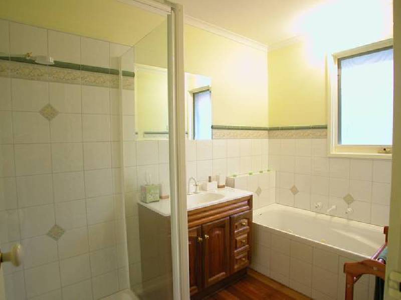 Dixon Court, Lara VIC 3212