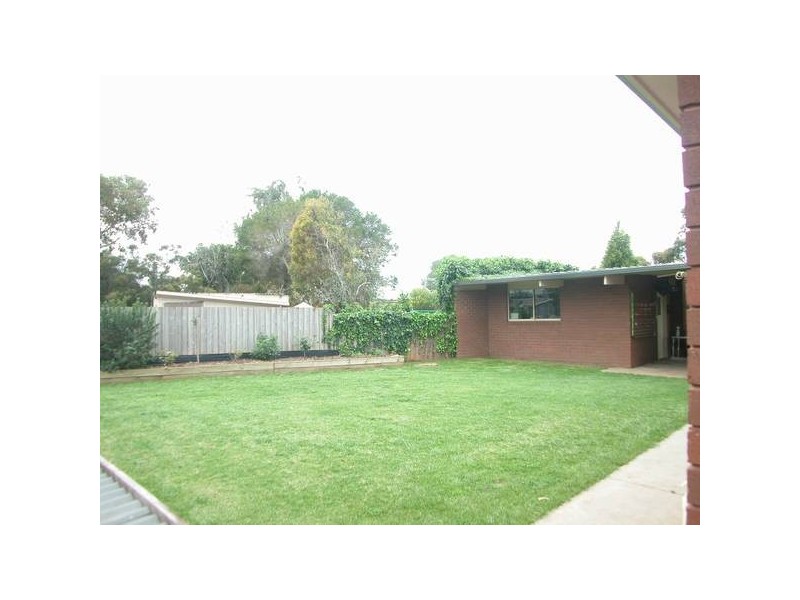 Dixon Court, Lara VIC 3212