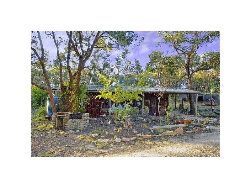 393 Clarkes
Road, Anakie VIC 3221
