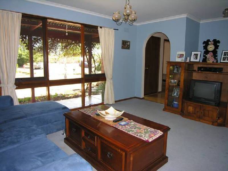 11 Upton Court, Lara VIC 3212