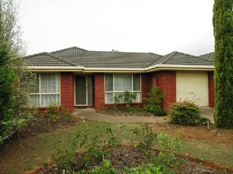 16 Gillean Place, Lara VIC 3212