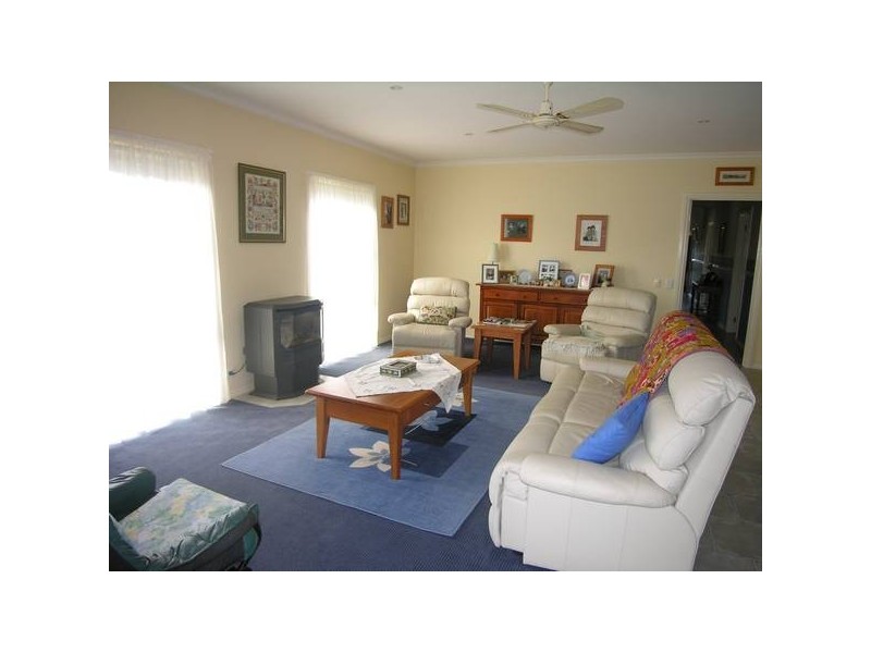 Caddys Road, Lara VIC 3212