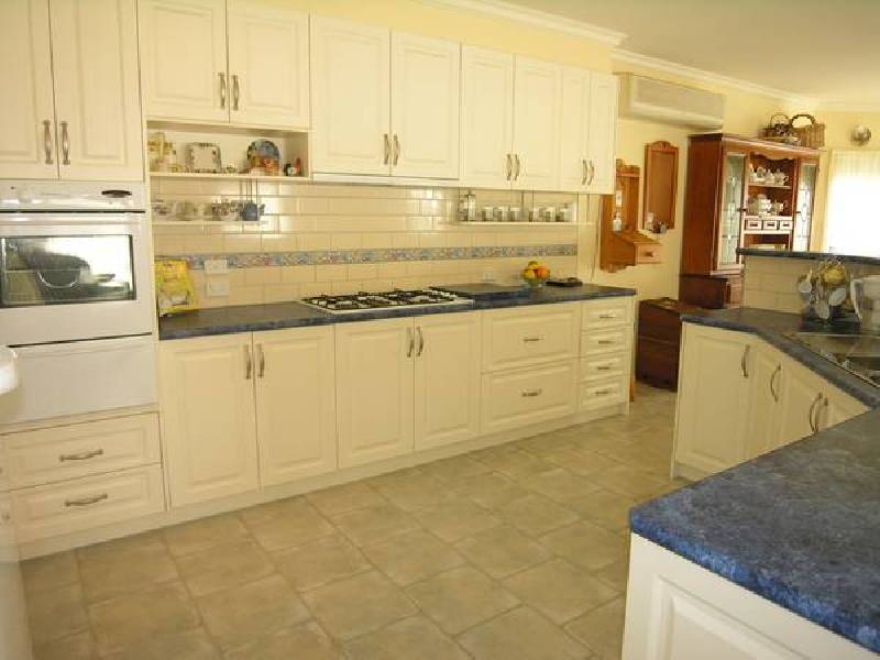 Caddys Road, Lara VIC 3212