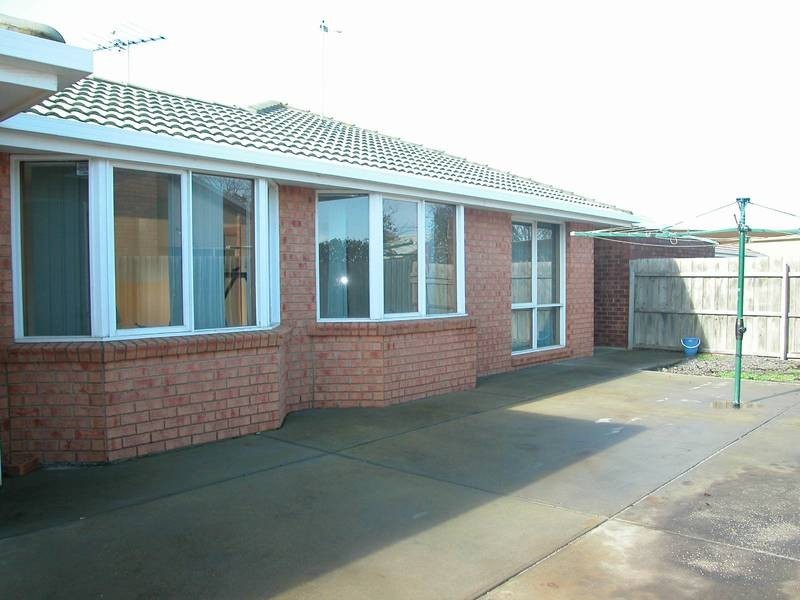 2 Kantara Crescent, Lara VIC 3212