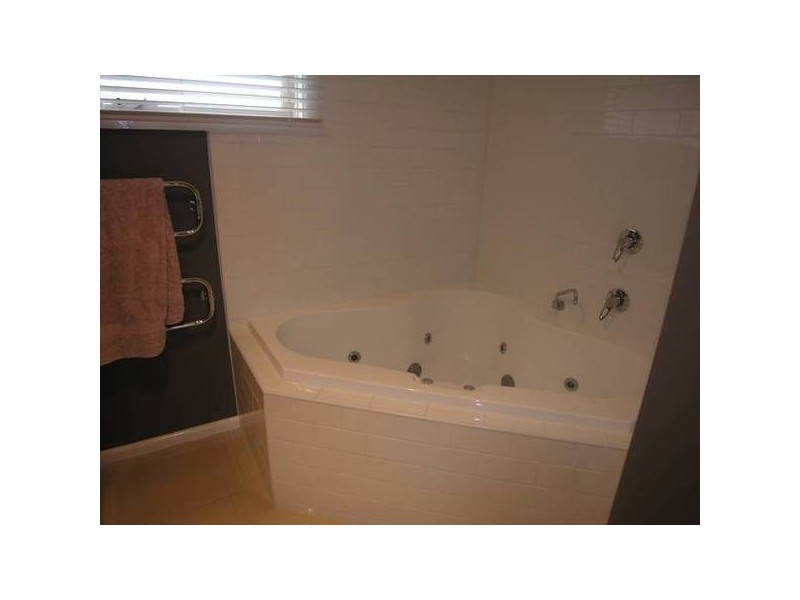 Forest Road, Lara VIC 3212