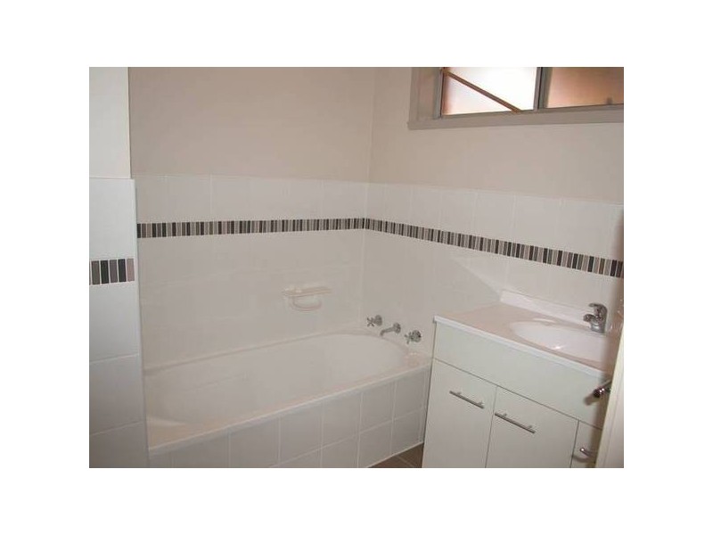 Turner Avenue, Lara VIC 3212