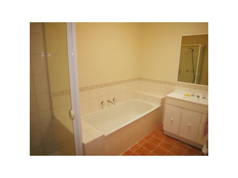 1/1 Kanowna Court, Lara VIC 3212