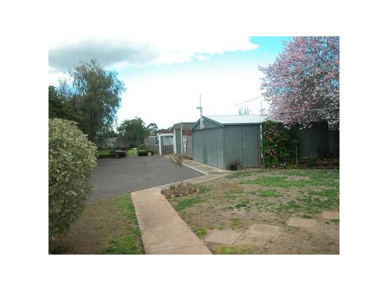 Curletts Road, Lara VIC 3212