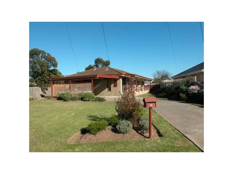 Plover Street, Lara VIC 3212