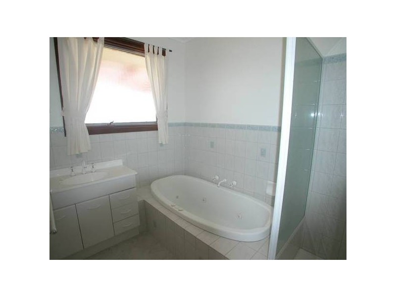 Plover Street, Lara VIC 3212