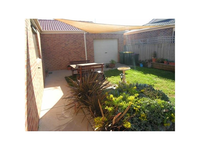 9 Blackbird Circuit, Lara VIC 3212