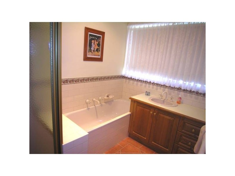 13 Cypress Court, Lara VIC 3212