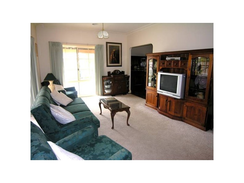 11 Richard Drive, Lara VIC 3212