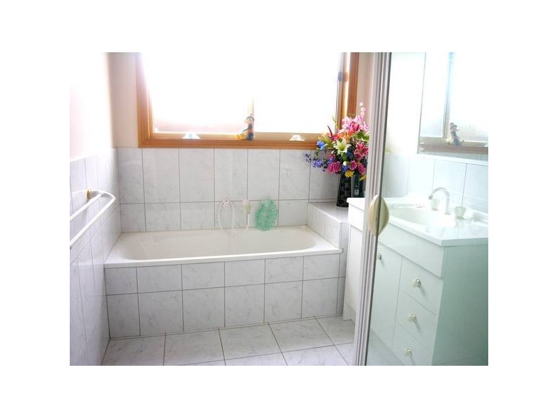 27 Blackbird Circuit, Lara VIC 3212