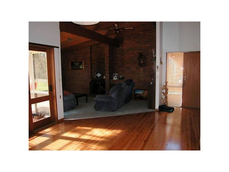 355 De Motts Rd, Anakie VIC 3221