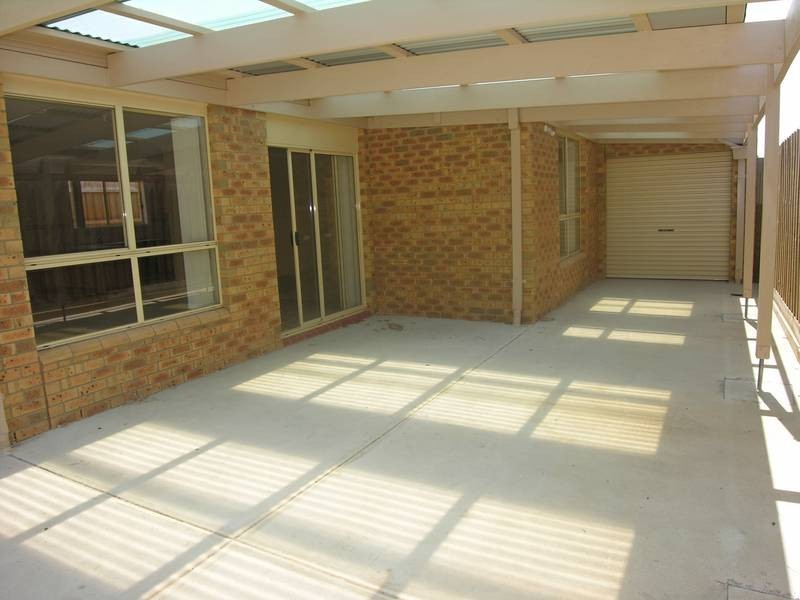 6 Hailar Lane, Lara VIC 3212