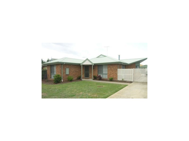 13 Sherwood Grove, Lara VIC 3212