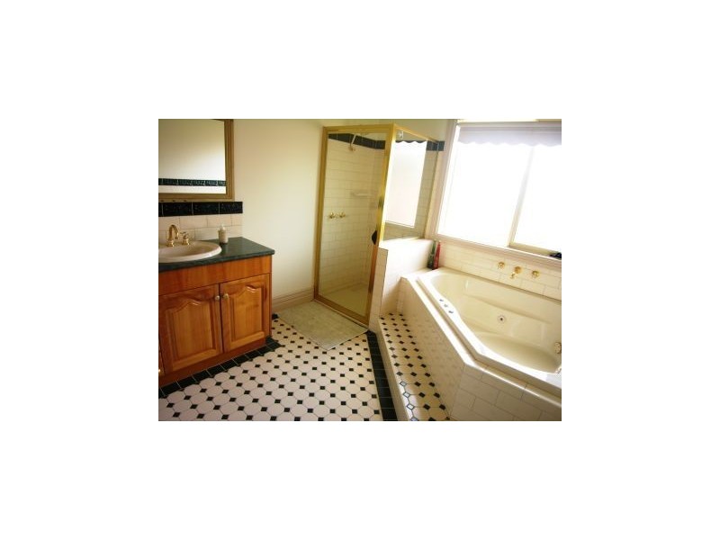 10 Benjamin Drive, Lara VIC 3212