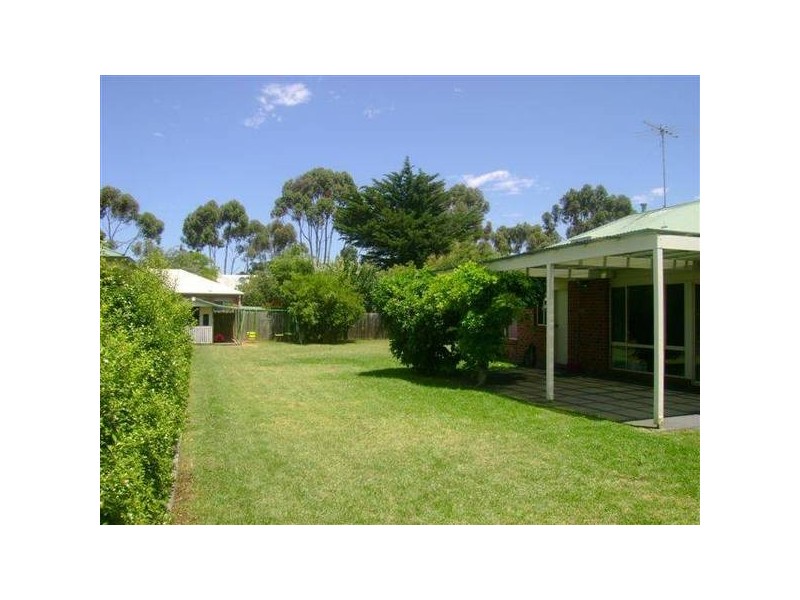 8 The Esperence, Lara VIC 3212