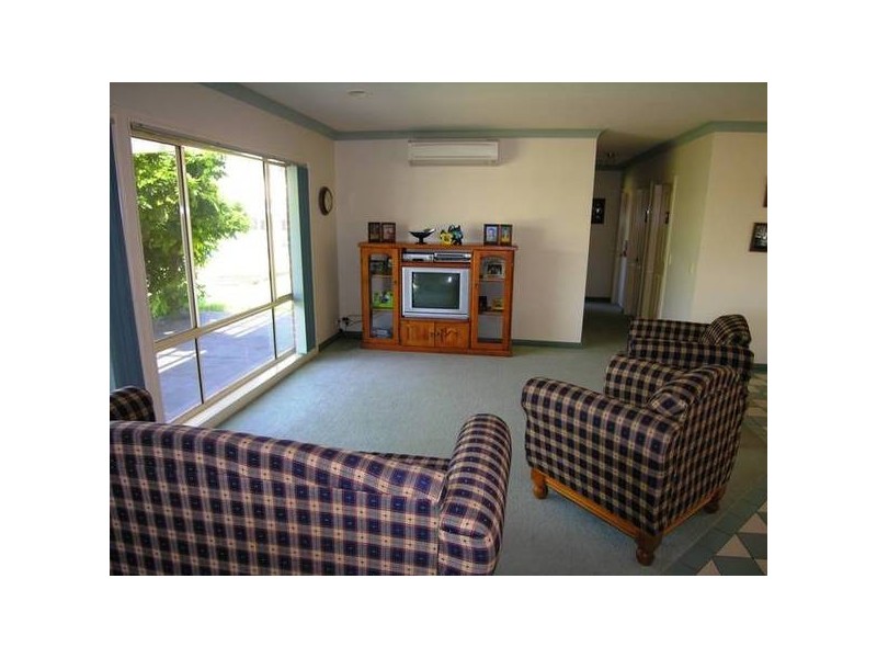8 The Esperence, Lara VIC 3212