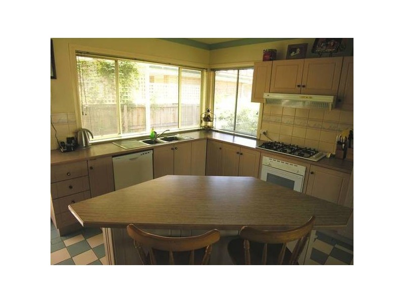 8 The Esperence, Lara VIC 3212