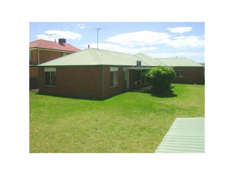 8 The Esperence, Lara VIC 3212