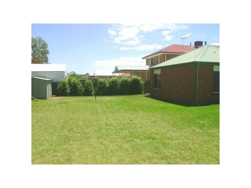 8 The Esperence, Lara VIC 3212