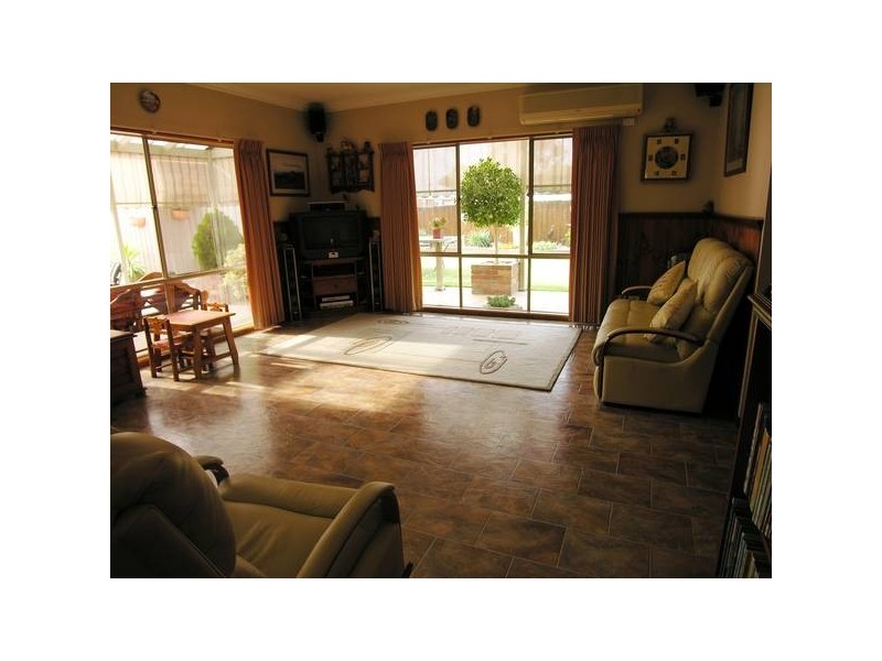 16 Sherwood Grove, Lara VIC 3212