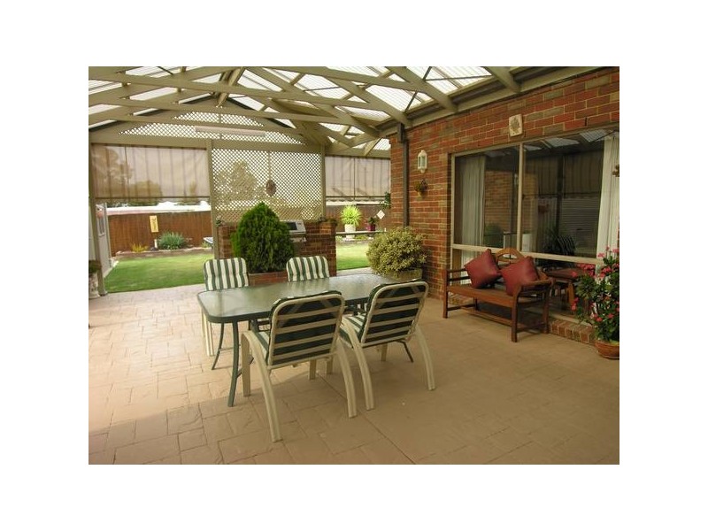 16 Sherwood Grove, Lara VIC 3212