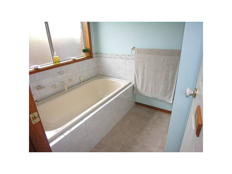 16 Sherwood Grove, Lara VIC 3212