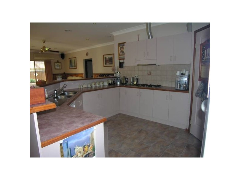 16 Sherwood Grove, Lara VIC 3212