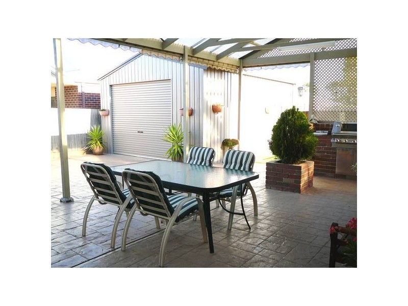 16 Sherwood Grove, Lara VIC 3212