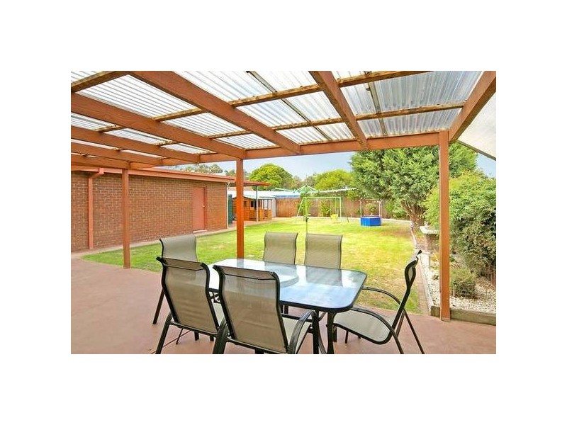 24 Henderson Drive, Lara VIC 3212
