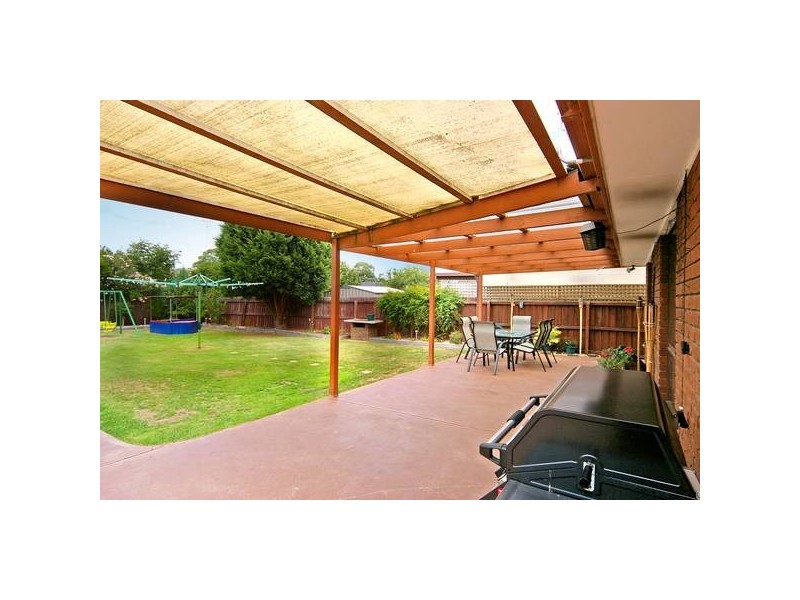 24 Henderson Drive, Lara VIC 3212