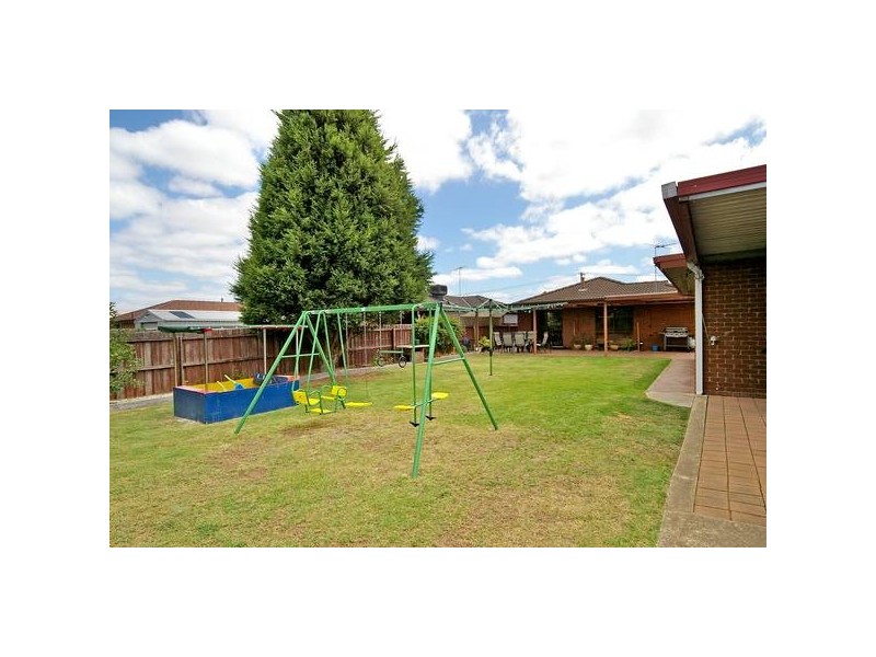 24 Henderson Drive, Lara VIC 3212