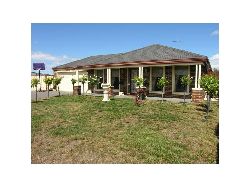 11 Hoffman Court, Lara VIC 3212