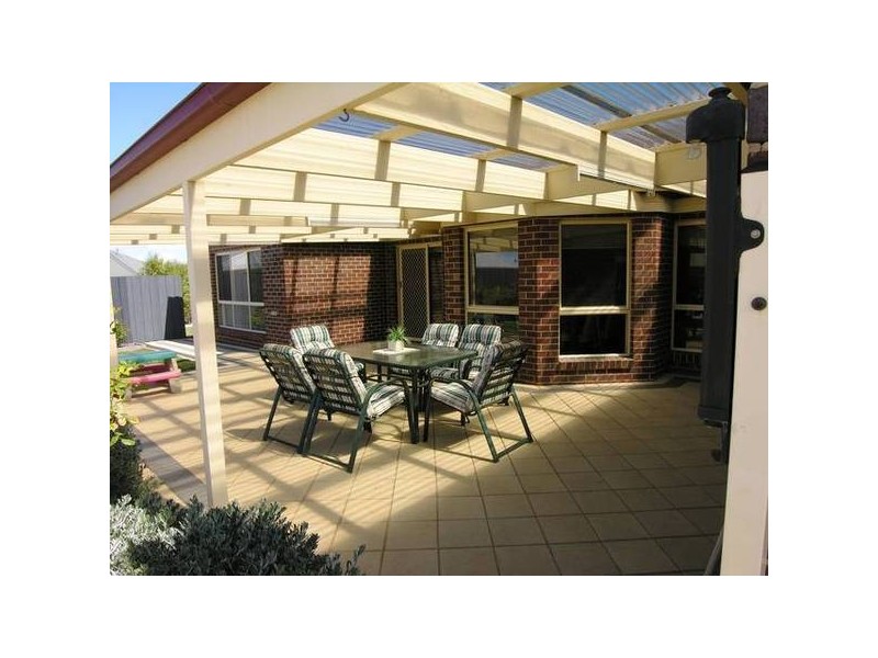 11 Hoffman Court, Lara VIC 3212