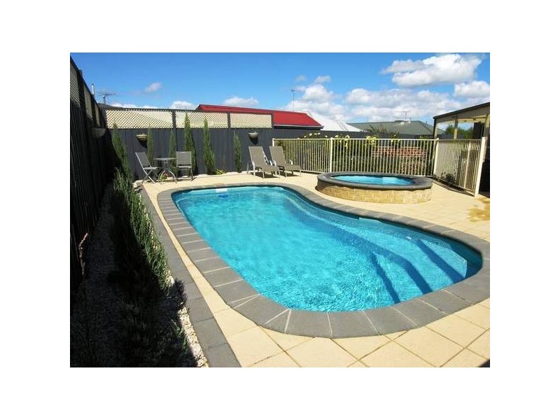 11 Hoffman Court, Lara VIC 3212