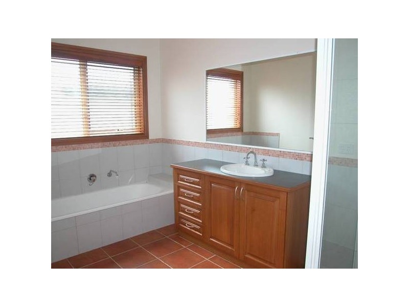 9 Country Gardens Drive, Lara VIC 3212