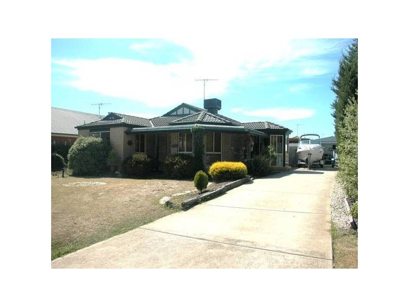 11 Sherwood Grove, Lara VIC 3212