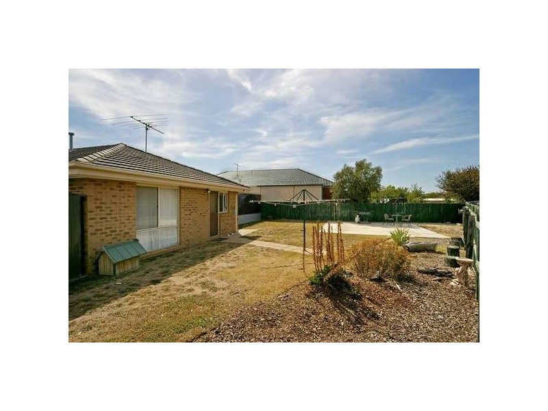 11 Lake Road, Lara VIC 3212