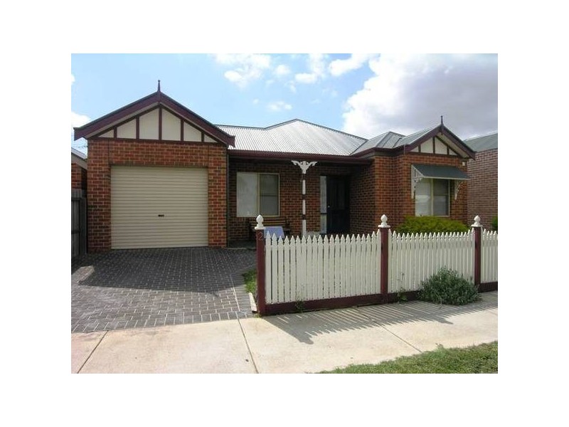 2 Francis Crt, Lara VIC 3212