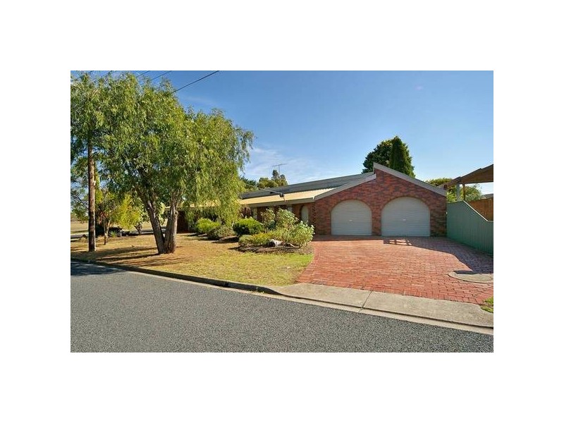 24 Jania Street, Lara VIC 3212
